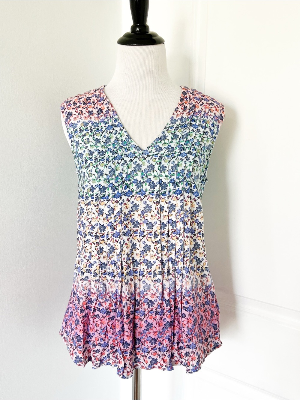 Maeve Floral Ombre V-Neck Sleeveless Camisole in Pink and Blue - Small